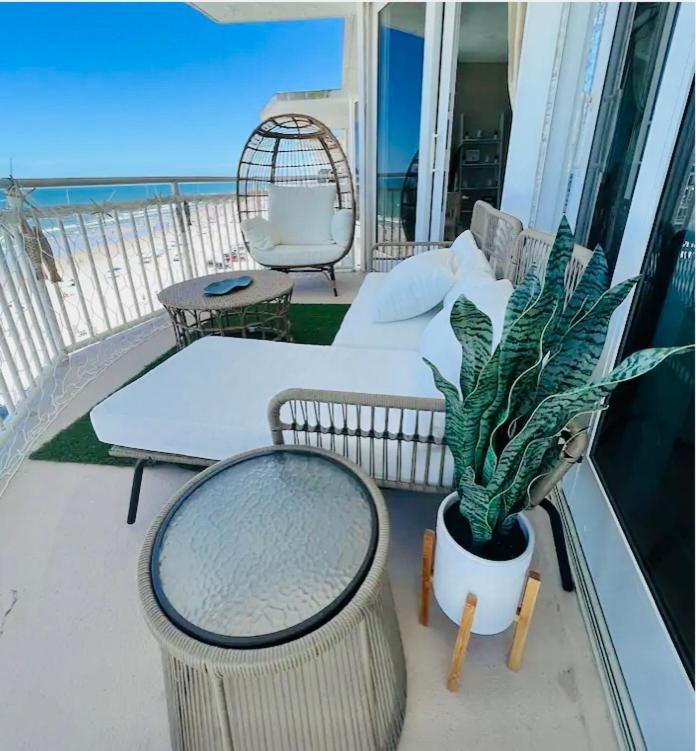 דייטונה ביץ' Beach Oasis 704 Lovely Daytona Ocean Front For 5 Sleeps Up To 12 מראה חיצוני תמונה
