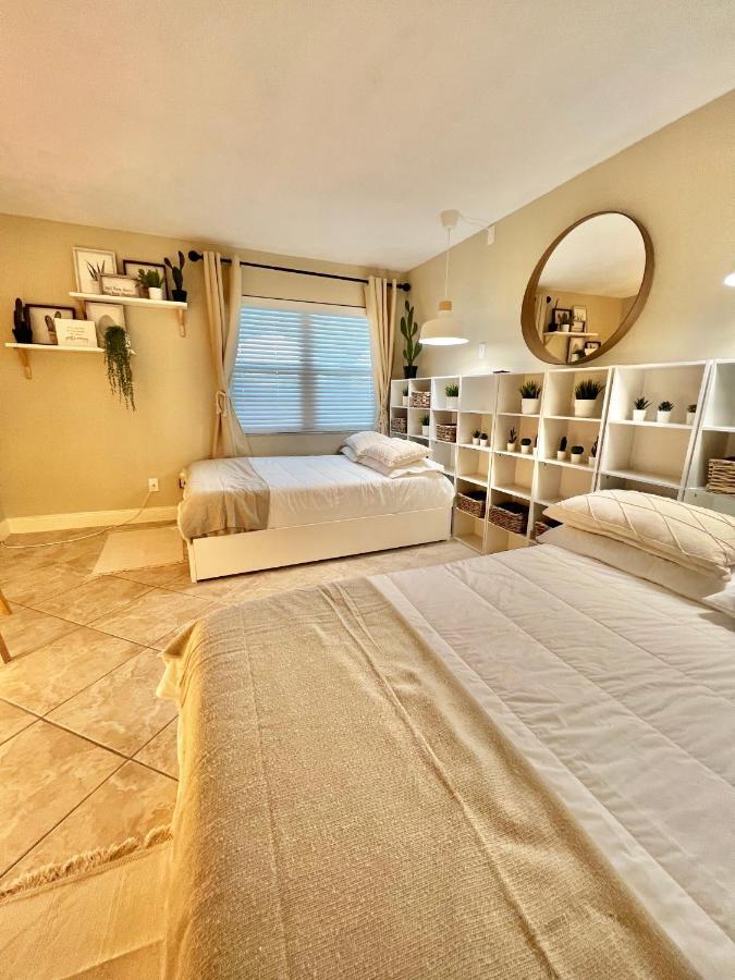 דייטונה ביץ' Beach Oasis 704 Lovely Daytona Ocean Front For 5 Sleeps Up To 12 מראה חיצוני תמונה