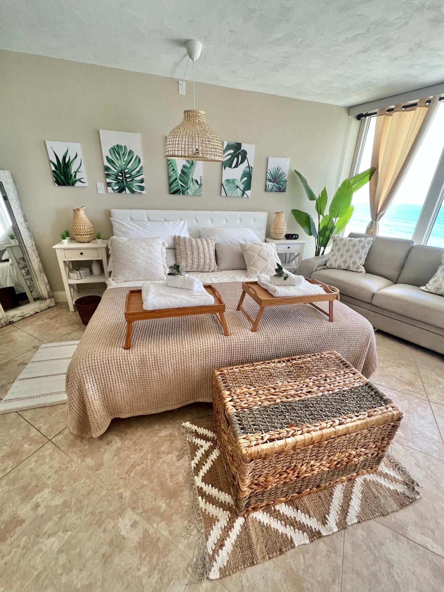 דייטונה ביץ' Beach Oasis 704 Lovely Daytona Ocean Front For 5 Sleeps Up To 12 מראה חיצוני תמונה