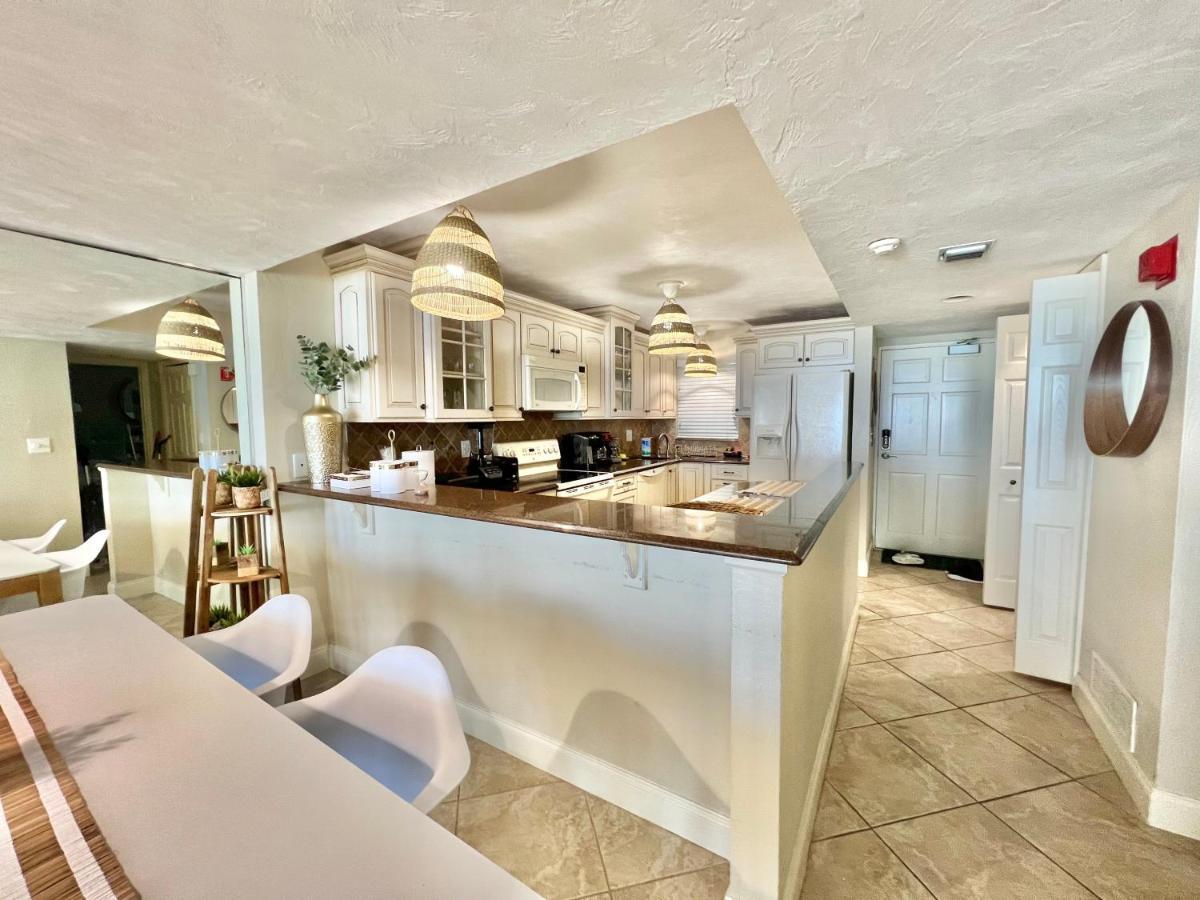 דייטונה ביץ' Beach Oasis 704 Lovely Daytona Ocean Front For 5 Sleeps Up To 12 מראה חיצוני תמונה