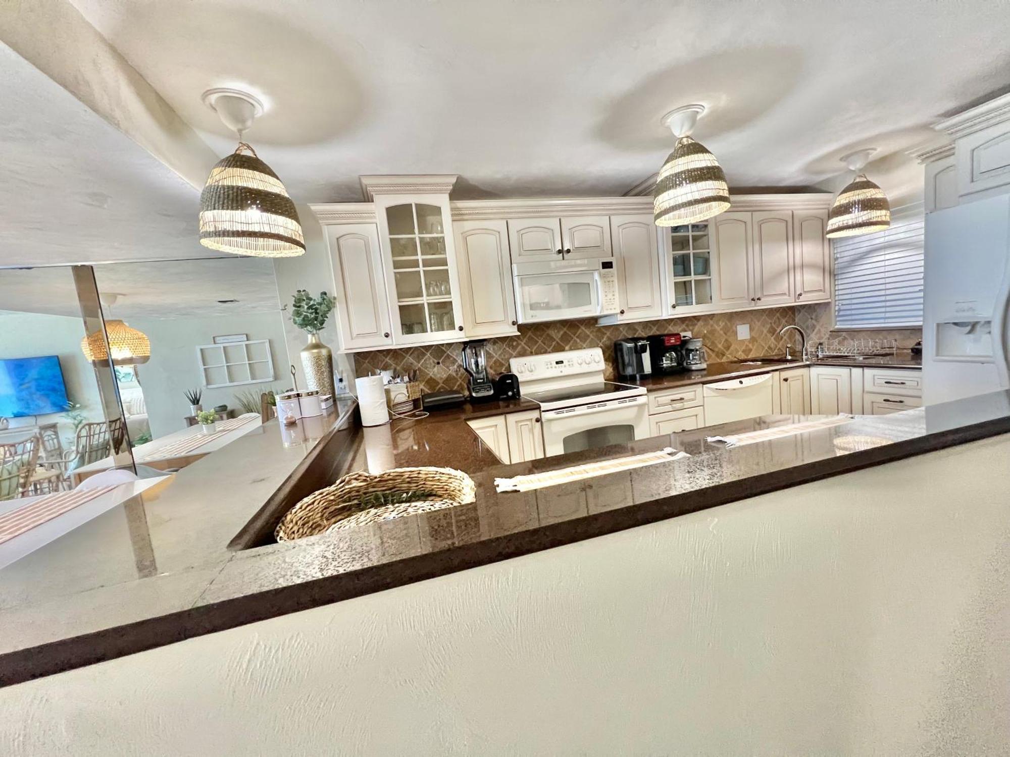 דייטונה ביץ' Beach Oasis 704 Lovely Daytona Ocean Front For 5 Sleeps Up To 12 מראה חיצוני תמונה