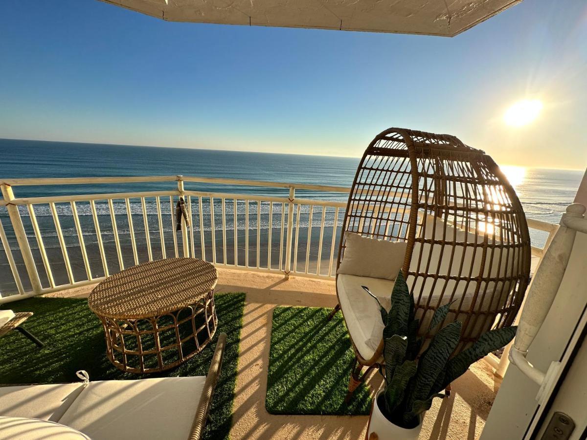 דייטונה ביץ' Beach Oasis 704 Lovely Daytona Ocean Front For 5 Sleeps Up To 12 מראה חיצוני תמונה